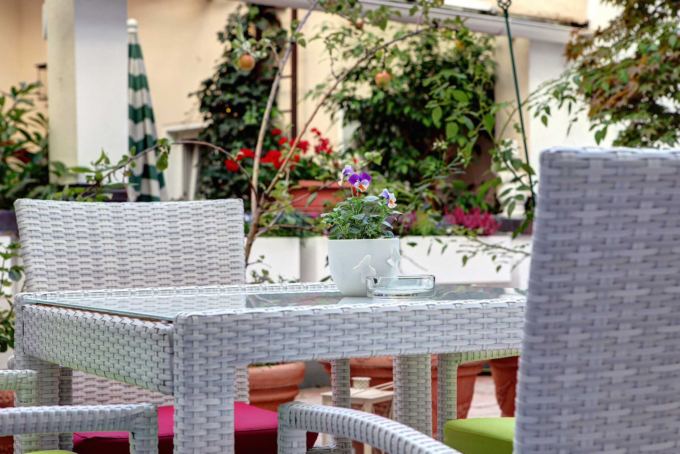 Hotel Condor, detail breakfast garden view